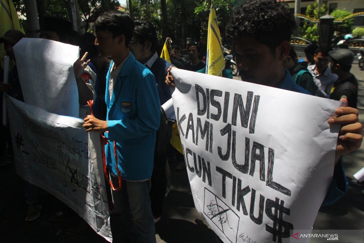 Unjuk rasa Hari Antikorupsi di Malang