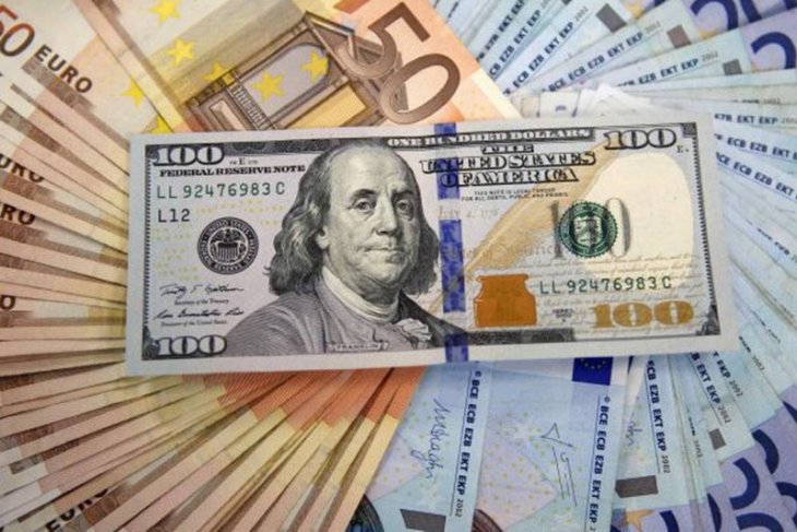 Dolar AS menguat karena kekhawatiran virus tekan sentimen risiko