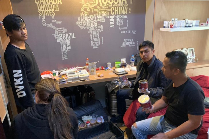 Polres Metro Jakbar tangkap eks model Malaysia