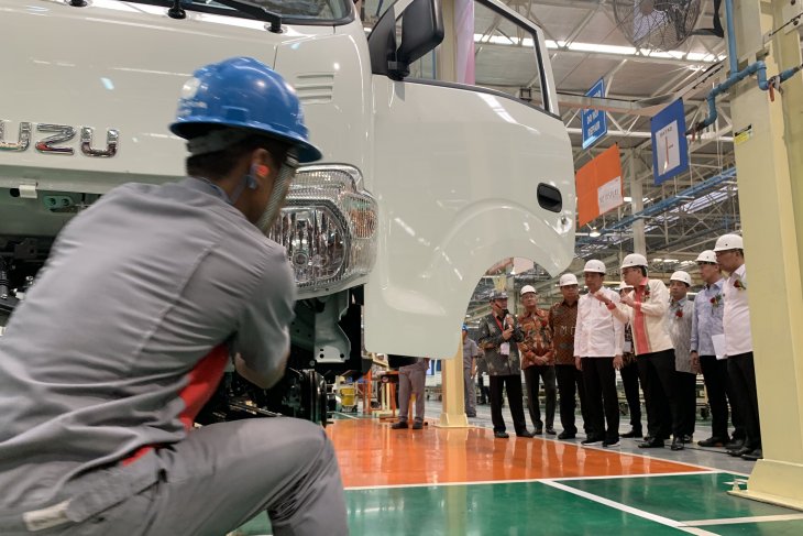 Jokowi targetkan ekspor produk otomotif Indonesia capai 1 juta unit