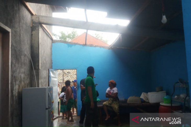 Angin kencang landa Pamekasan
