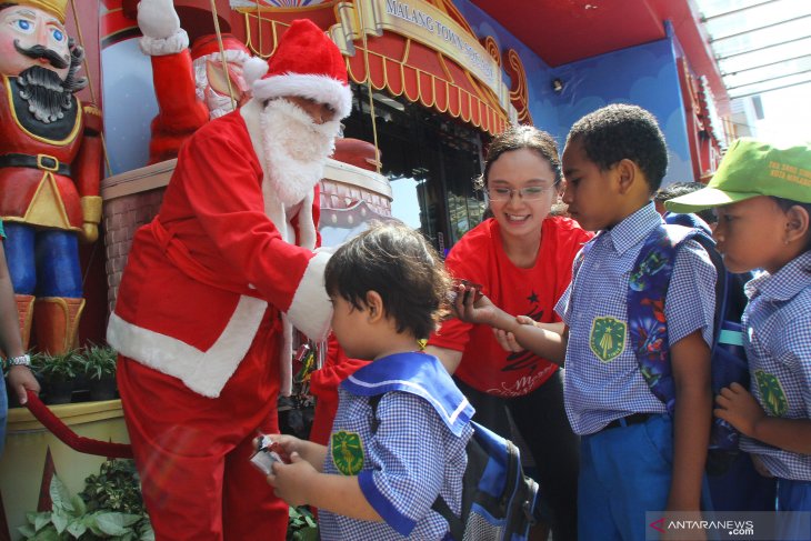 Sarapan bersama santa