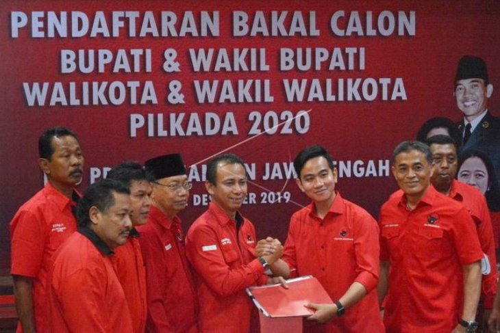 Gibran resmi terdaftar sebagai bakal calon Wali Kota Surakarta