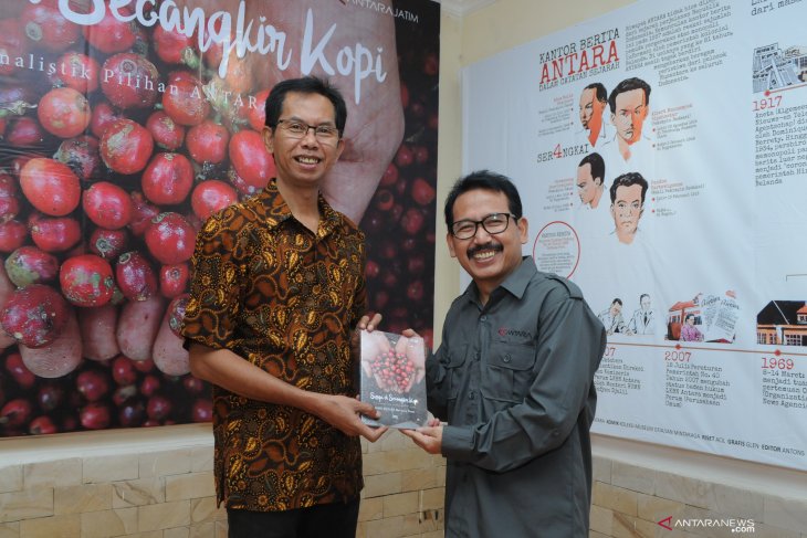 Peluncuran Buku Karkhas karya pewarta ANTARA biro Jatim
