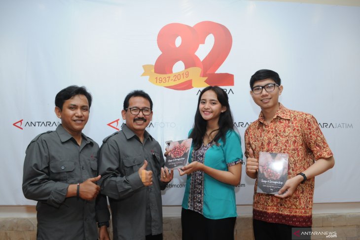 Peluncuran Buku Karkhas karya pewarta ANTARA biro Jatim