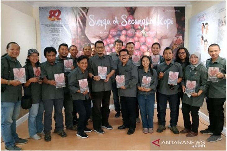 HUT Ke-82, LKBN ANTARA Jatim luncurkan buku