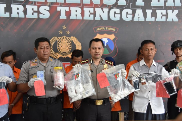 Polres Tangkap Jaringan Pengedar Narkoba Di Kawasan Pesisir Trenggalek