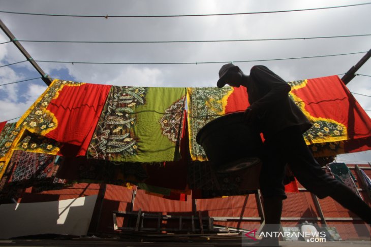 Pembuatan Kain Sasirangan Khas Kalimantan Selatan