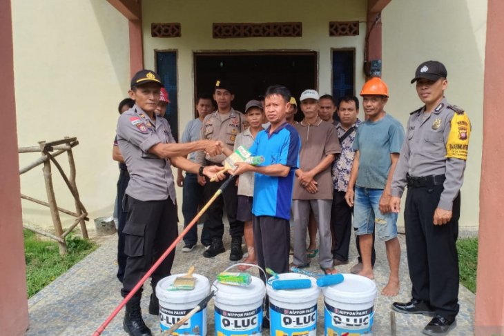 Sambut Natal, Kepolisian di Bengkayang laksanakan Baksos di gereja