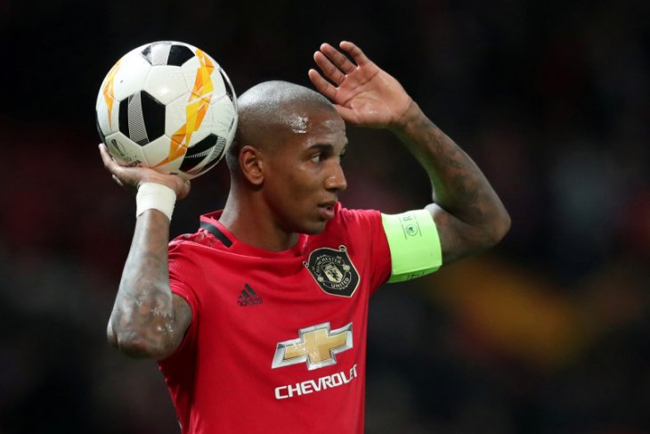 Ashley Young berniat tinggalkan MU