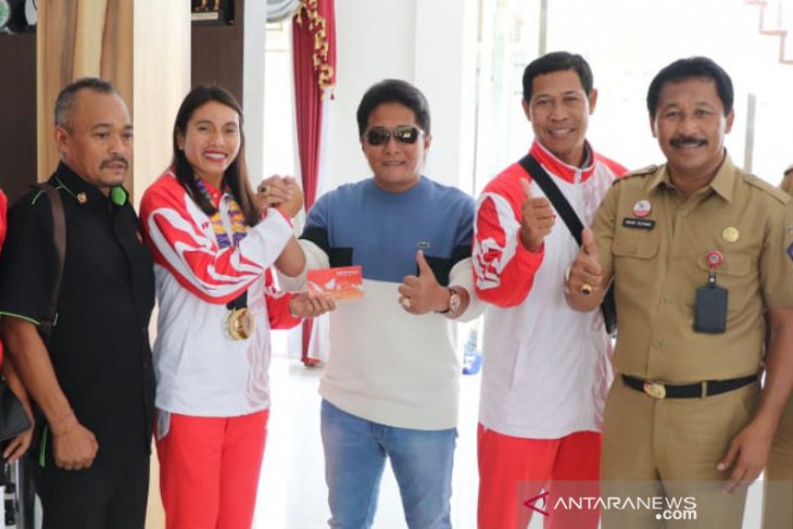 Bupati Badung beri atlet Maria Londa bonus tambahan