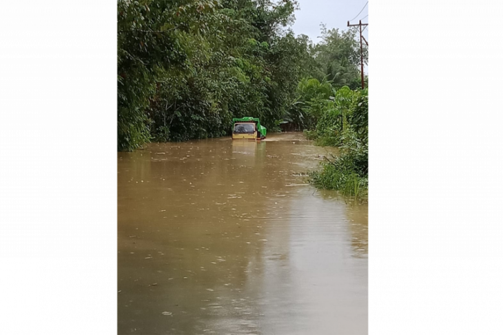 Ruas jalan Putussibau-Pontianak terputus akibat banjir - ANTARA News