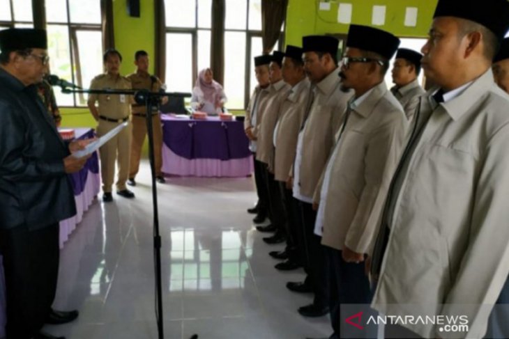 Bupati Tanbu Kukuhkan Pengurus Badan Wakaf Indonesia 2019-2022 - ANTARA ...