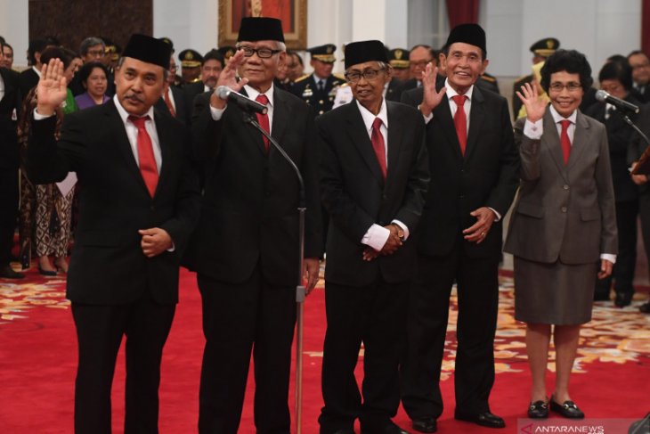 Pengamat imbau Dewan Pengawas KPK dapat meyakinkan publik