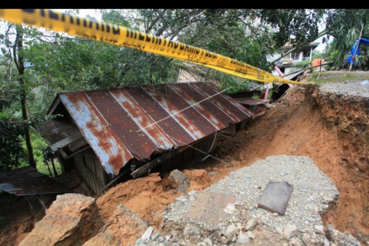 Tanah bergerak di Limapuluhkota