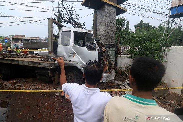 Kecelakaan beruntun di Pasuruan