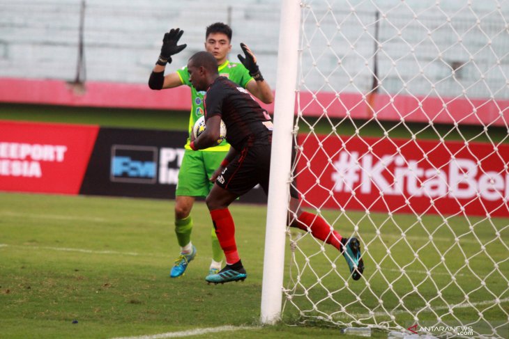 Persipura bermain imbang lawan Borneo FC