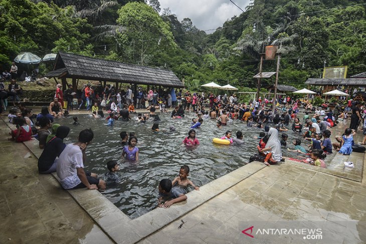 Wisata pemandian air panas Galunggung 