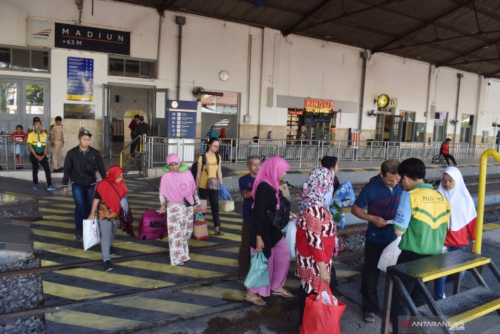 Jumlah penumpang KA di Madiun menurun