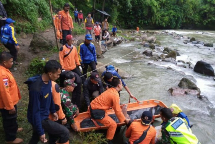 Bus masuk jurang di Sumsel