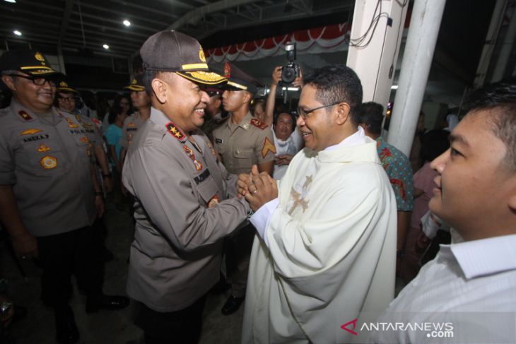 Kapolda Kalsel Tinjau Pengamanan Gereja