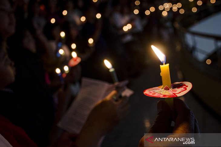 Ibadah malam Natal di Bandung 