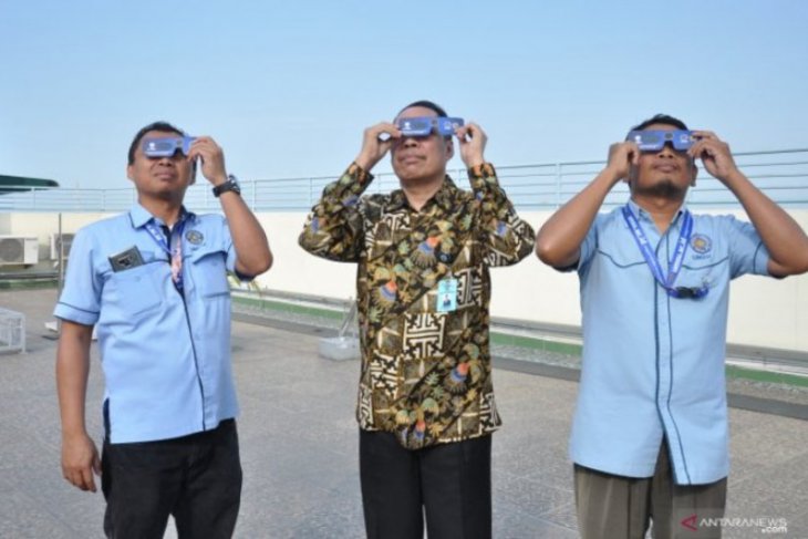 Muhammadiyah University offers 3,000 solar eclipse eyeglasses