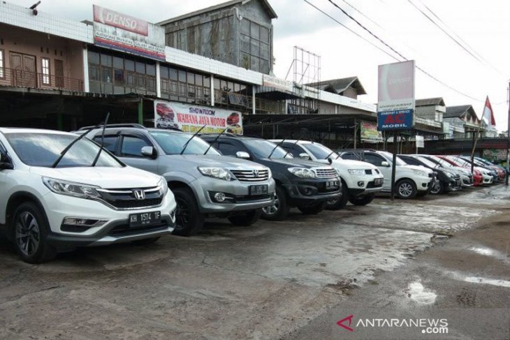 Dalam kondisi saat ini pengusaha rental mobil lesu