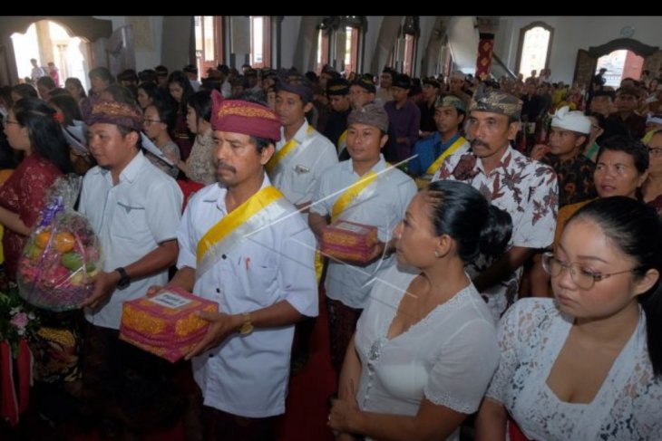 Misa Natal bernuansa Bali