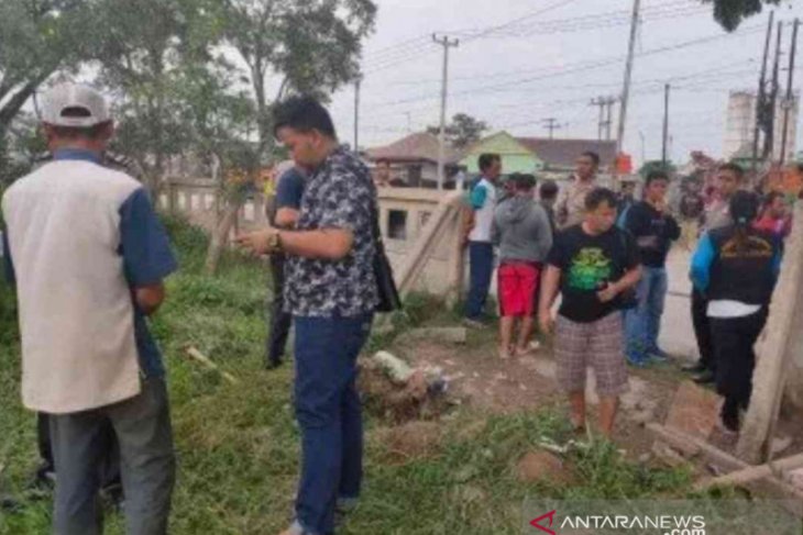 Bayi laki-laki ditemukan tewas dalam kardus