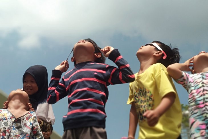 Puncak gerhana di Bengkulu terjadi pukul 12.19 WIB