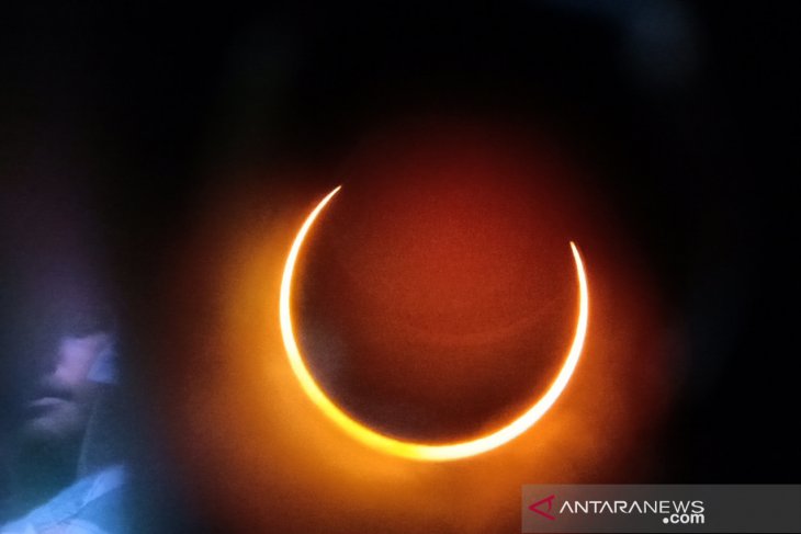 Gerhana Matahari Cincin Parsial di langit Kota Pontianak