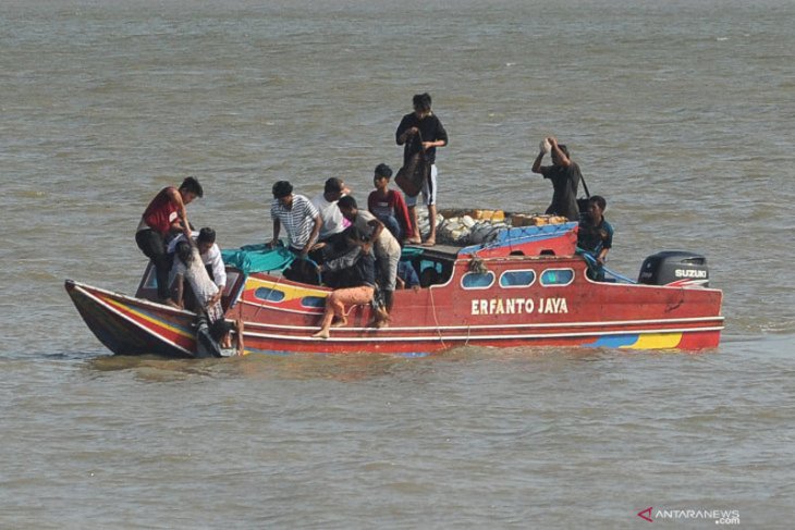 Penyelamatan korban kecelakaan di Jambi