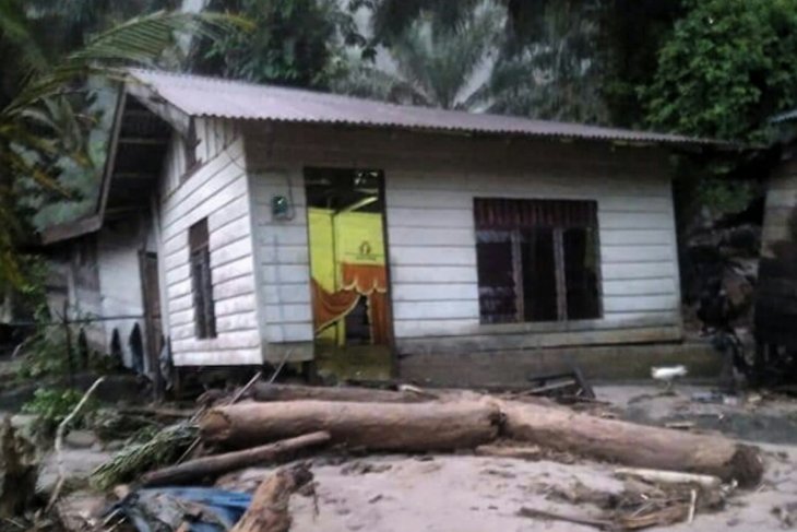 Banjir bandang melanda Labuhanbatu Utara