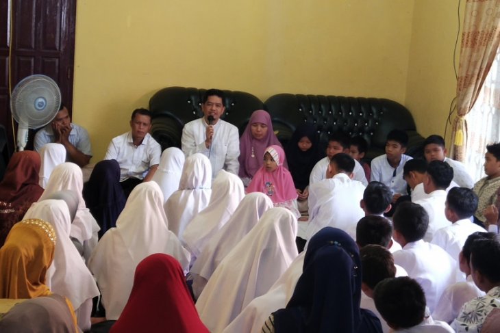 Anggota DPRD Sumbar ini sumbangkan 100 persen gaji untuk konstituen