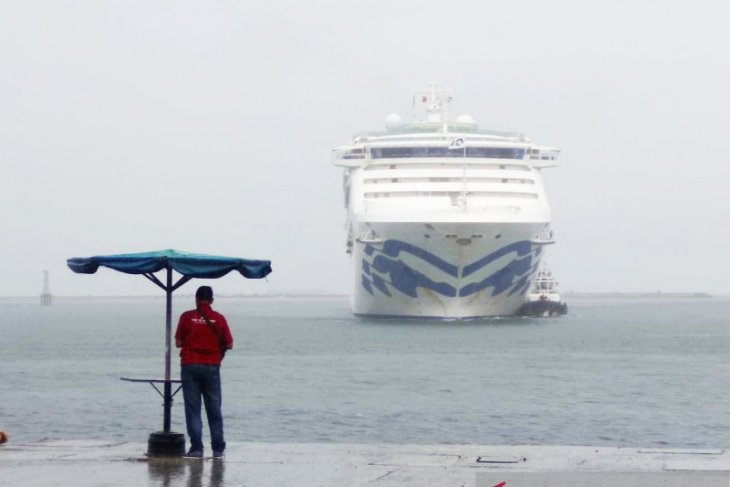 Sun Pincess asal Australia kapal pesiar keempat sandar di Makassar
