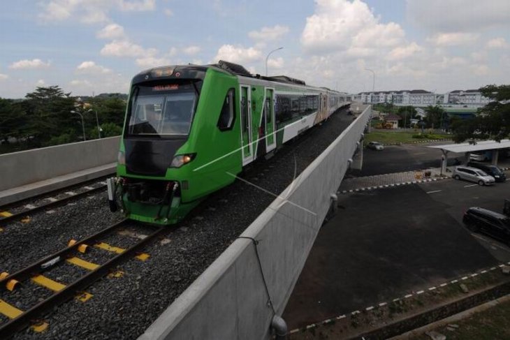 Kereta api bandara Adi Soemarmo