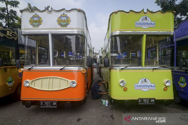 Penyerahan bus wisata 