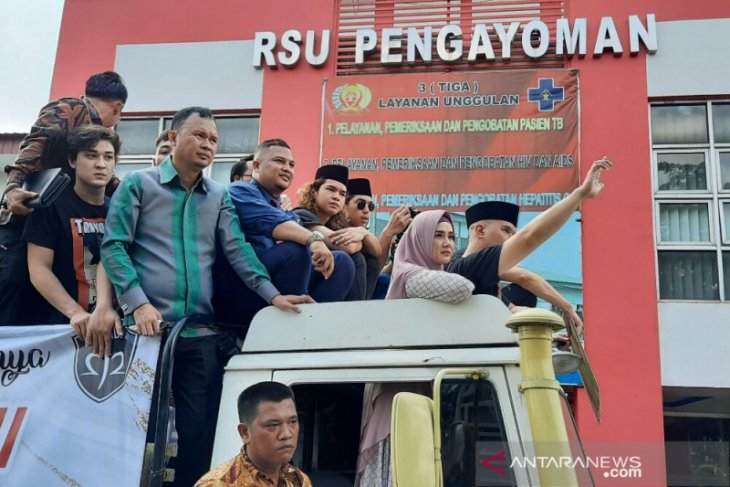 Ahmad Dhani bebas, dijemput Mulan dan putranya