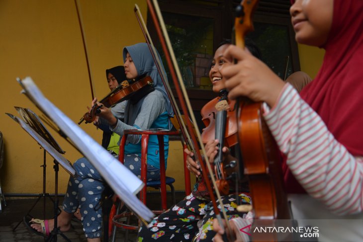 Belajar musik keroncong di Jombang