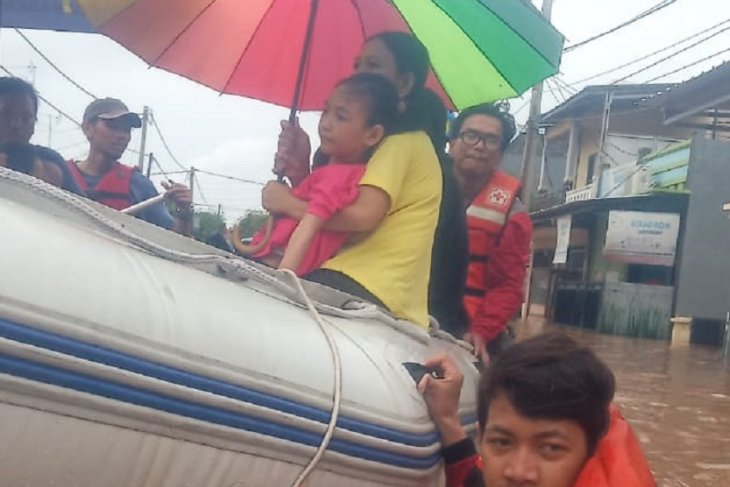 Aksi heroik personel PMI bantu korban banjir di Jabodetabek