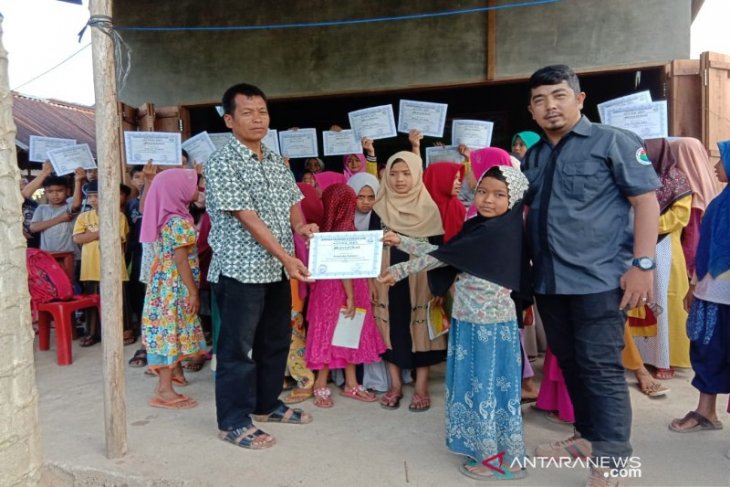 Berkat Dana Desa, anak Desa Sipapaga bisa mengoperasikan komputer