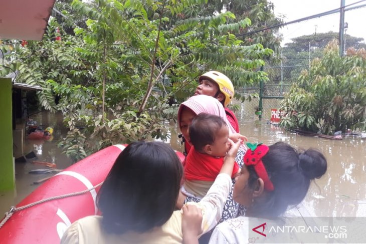 PMI terjunkan 400 lebih personel ke daerah banjir Jabodetabek