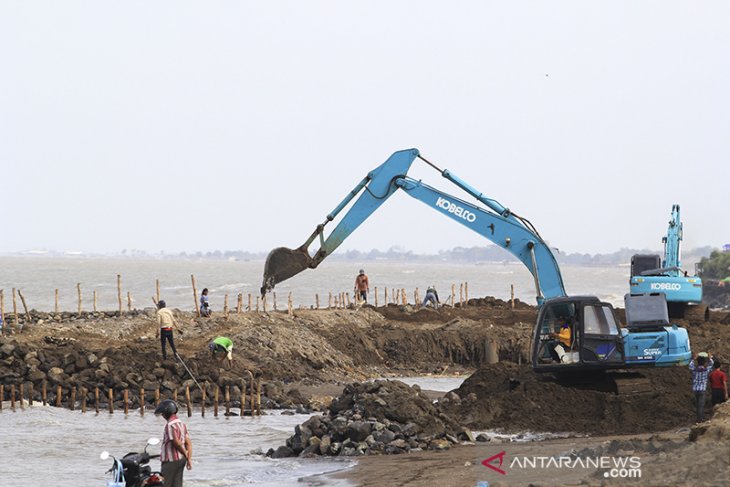 Penanganan abrasi pantai 