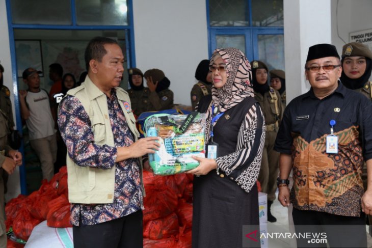 Pemkab Pandeglang beri bantuan logistik untuk korban banjir di Lebak