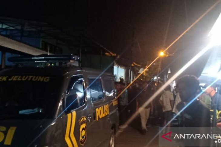 Polisi selidiki kematian warga Surabaya di tempat kos