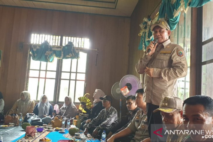 Warga Dayak Bangkalaan gelar pesta adat Balian Tandik