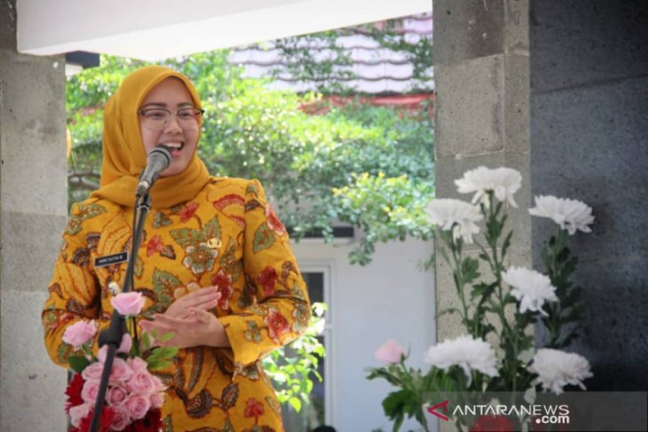 Purwakarta manfaatkan perkembangan pariwisata buka pusat oleh-oleh