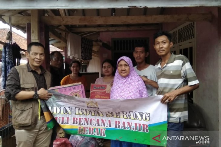 Kadin Kota Serang salurkan bantuan bagi korban banjir di Sajira Lebak