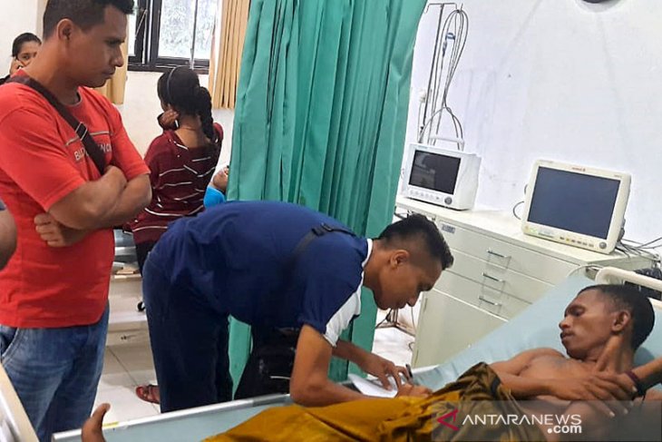 Gaji diturunkan, ratusan pegawai honor di RSUD Larantuka mogok kerja
